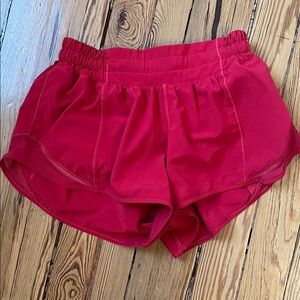 Lululemon Hotty Hot Low-Rise Lined Short 2.5"